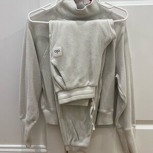 ALO Yoga Waffle Weekend Escape Set